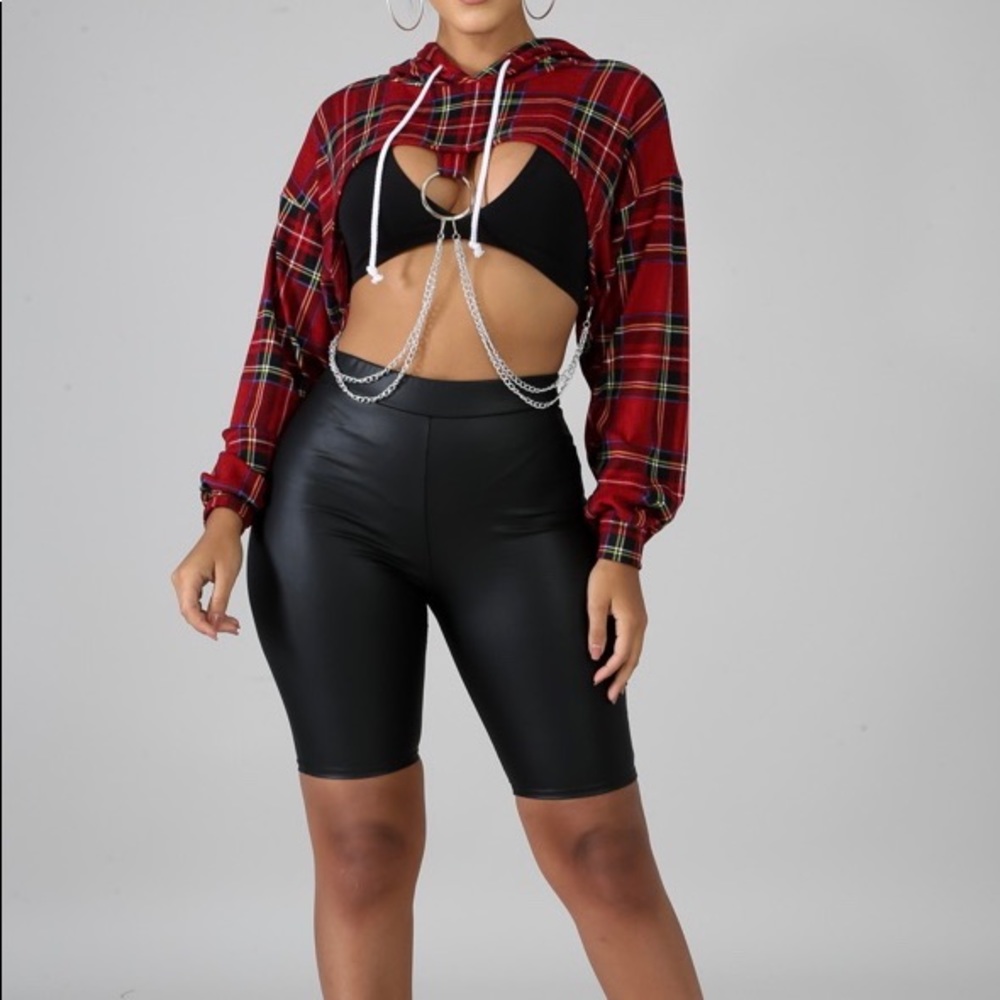 Chained crop shirt